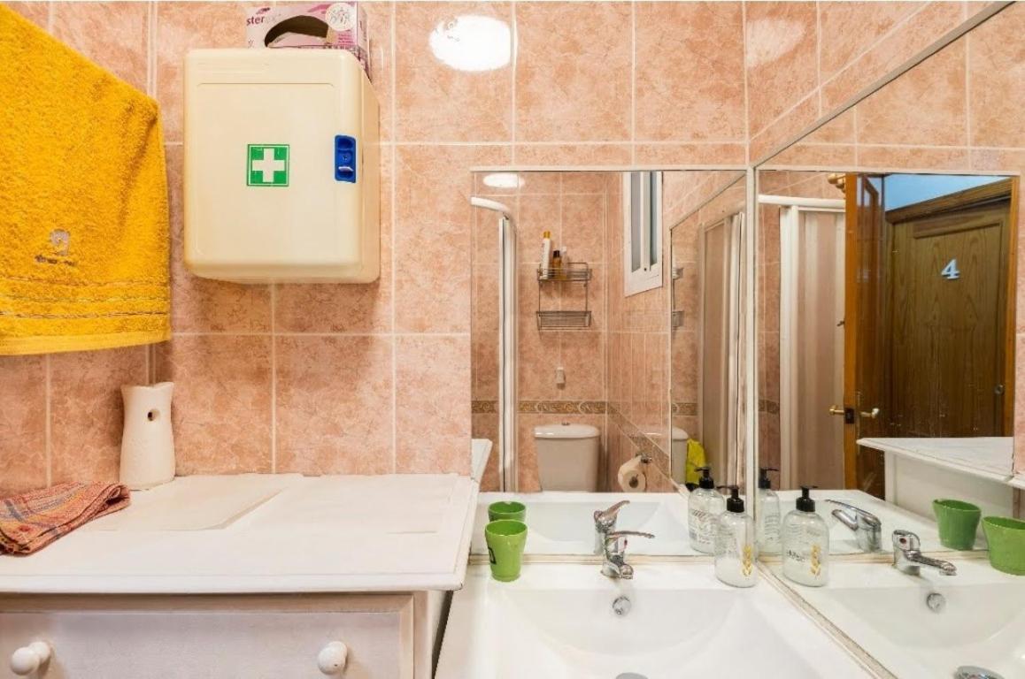 Habitaciones Privadas Con Cama Doble En Sevilla Exterior photo