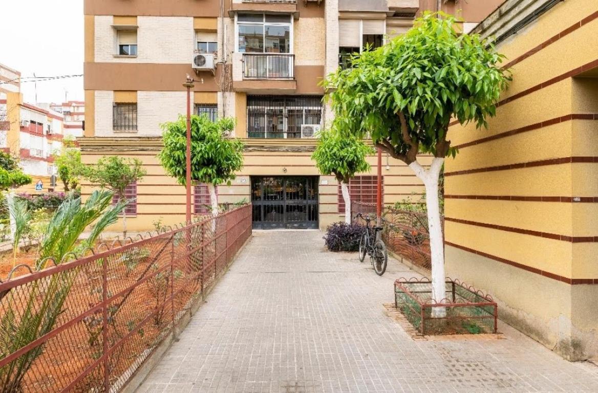 Habitaciones Privadas Con Cama Doble En Sevilla Exterior photo