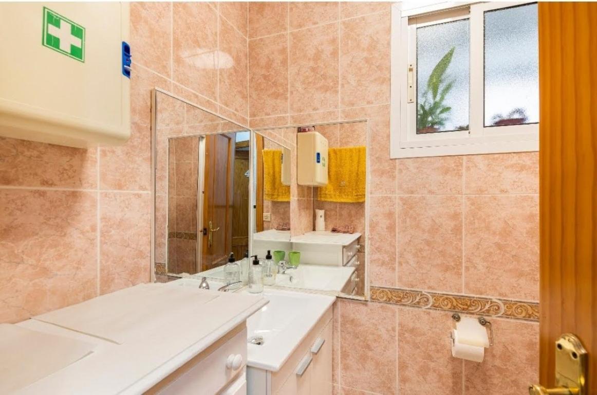 Habitaciones Privadas Con Cama Doble En Sevilla Exterior photo